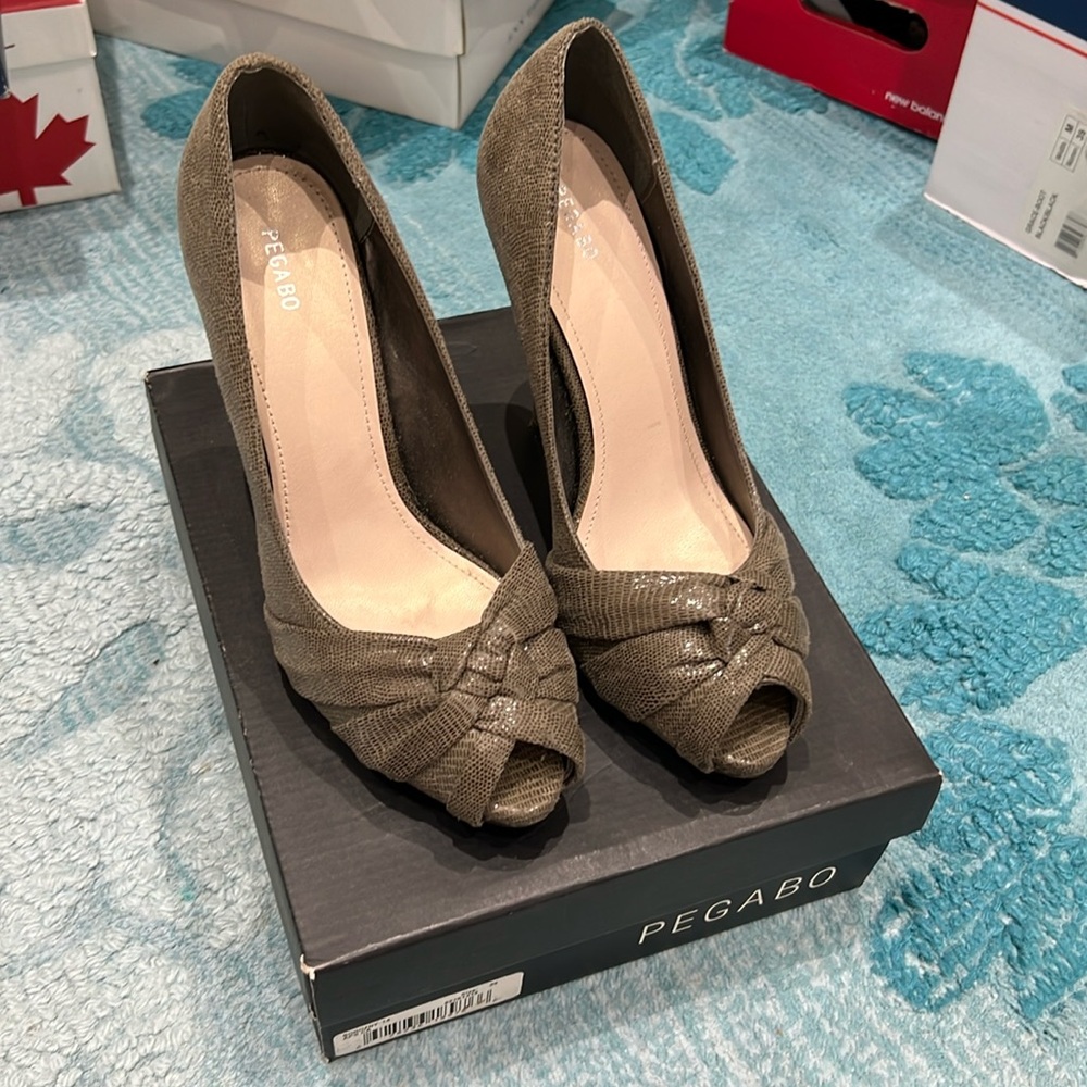 Pegabo platform heels
